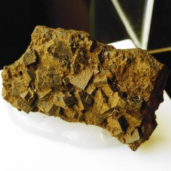 Pyrite-limonite pseudo (4x4)